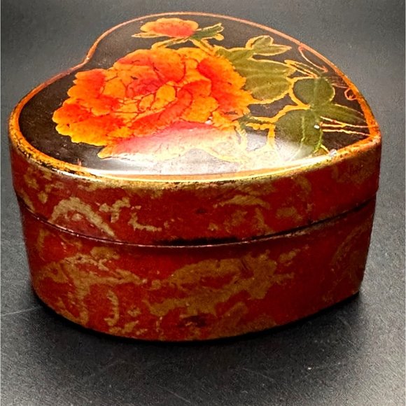 Vintage Kashmir Box | Heart Shaped Box | Paper Mache Box | Floral Box, Ring Box, - Picture 5 of 7
